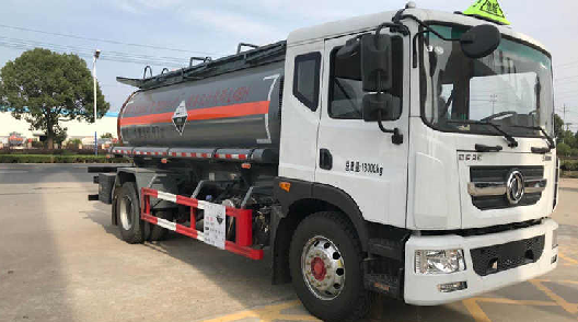 東風(fēng)腐蝕性物品廂式運(yùn)輸車