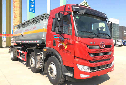 解放小三軸腐蝕性物品罐式運(yùn)輸車(chē)